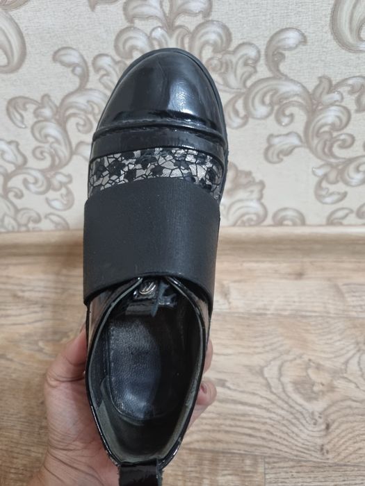 Продам туфли школьные для девочки