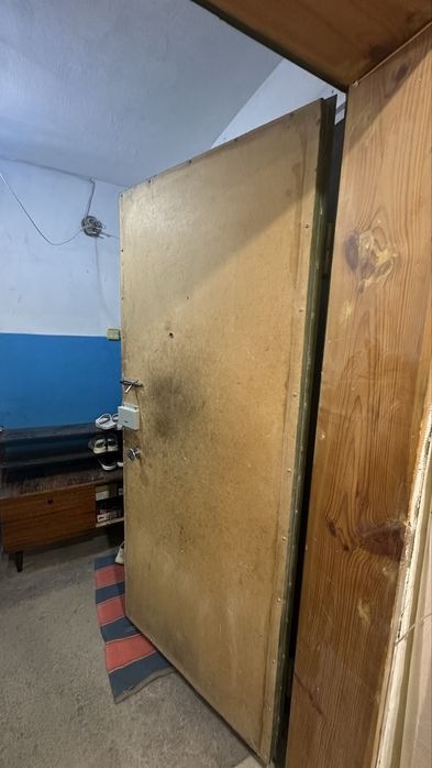 Продам дверь открывание влево
