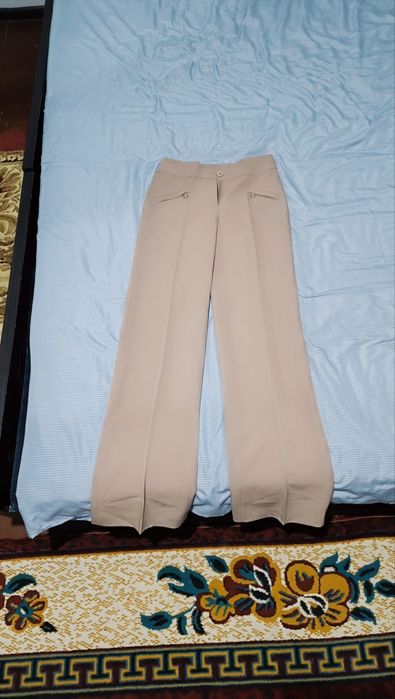 Костюм юбка,брюки, блузка размер 36