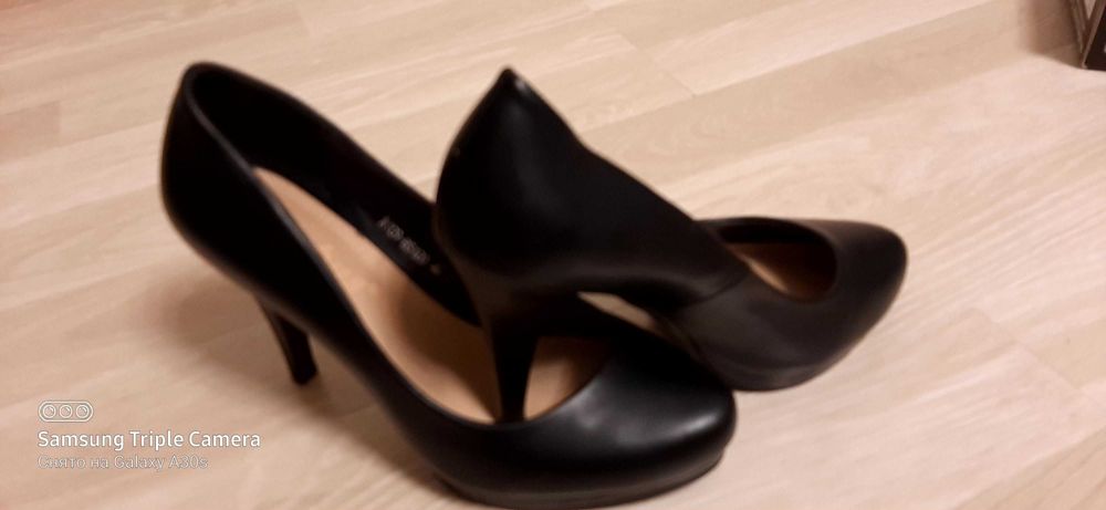 Продается женская обувь. В хорошем состоянии.