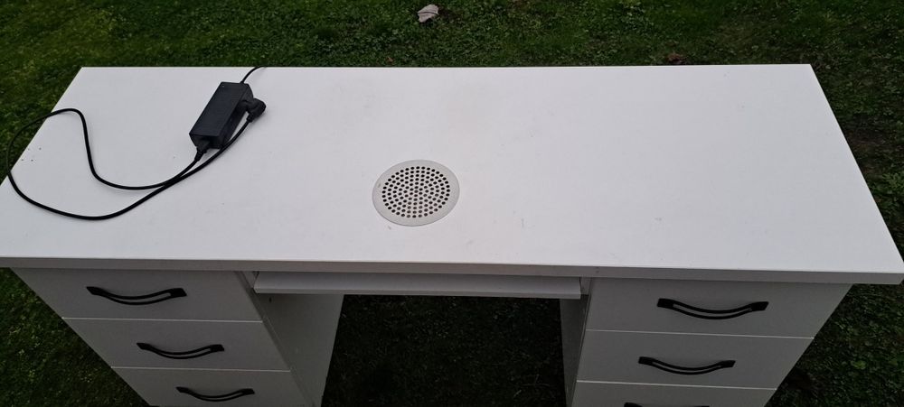 Vand birou cu aspirator cupio pentru manichiură