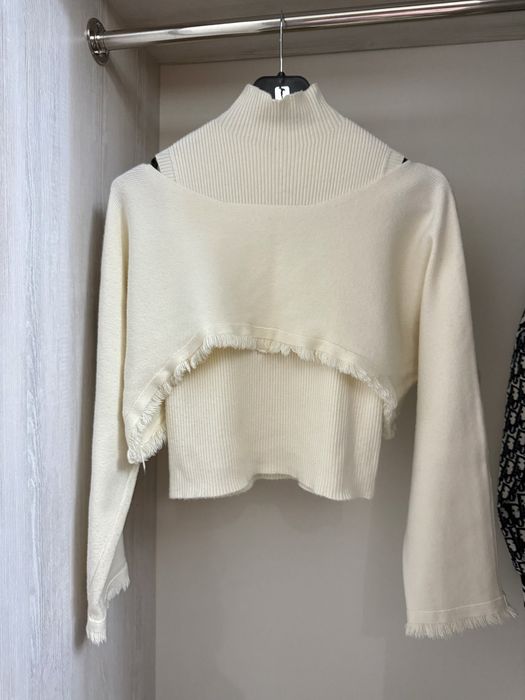 Красивая белая кофта на зиму