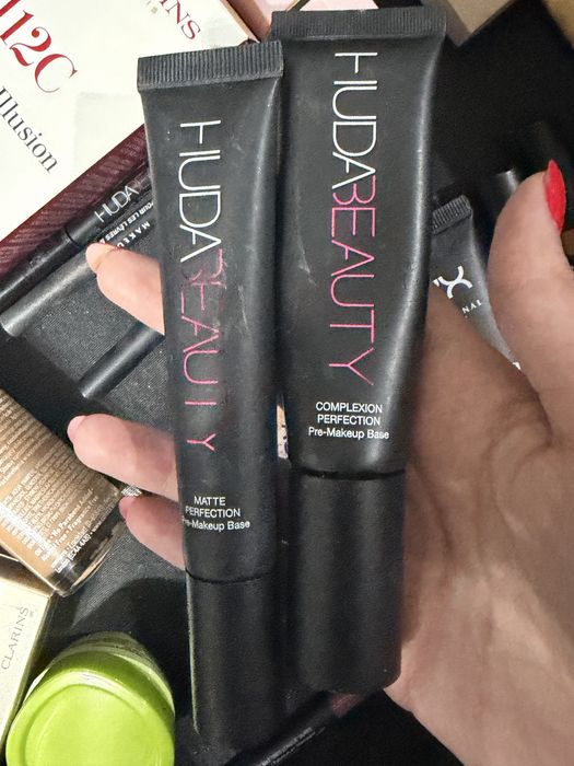 Гримове на huda ( сенки,контур,матови гланцове)