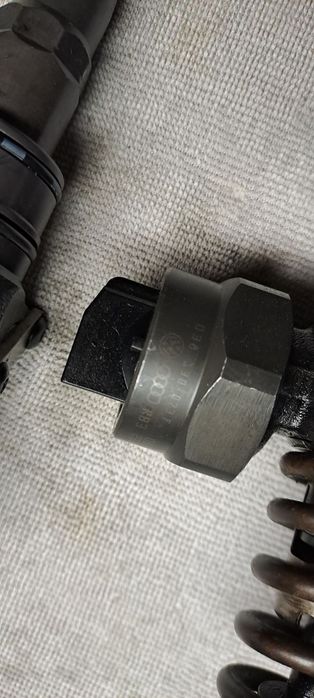 Vand 4 injectoare diesel pentru reconditionat