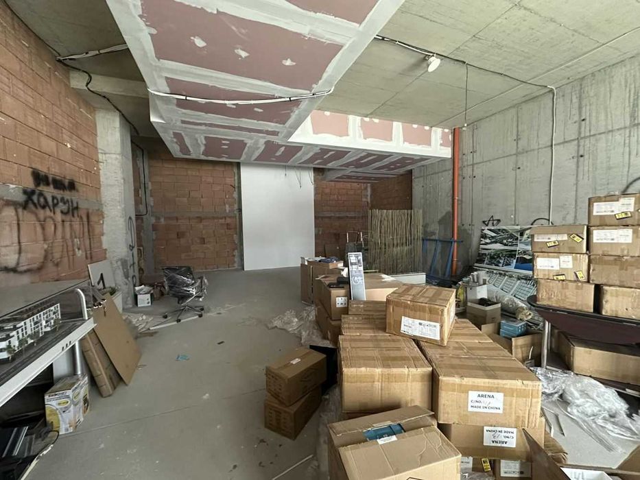 Дава се под наем Магазин в Пловдив, Христо Смирненски - 134 кв.м за 2010 € - Снимка #2