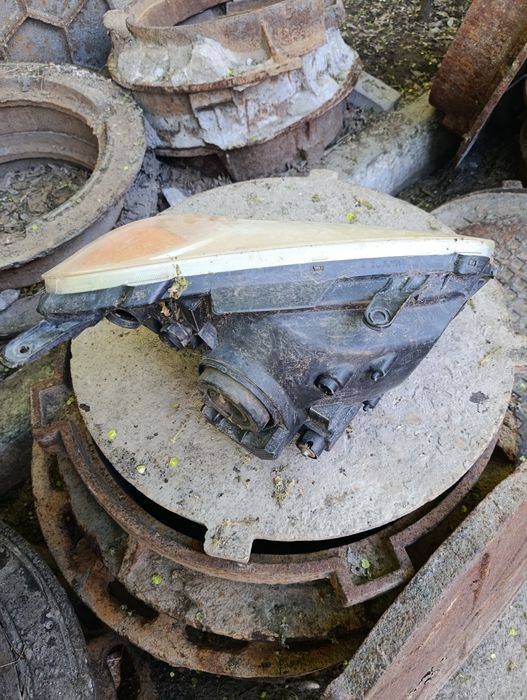 Продам фар левый на RAV4