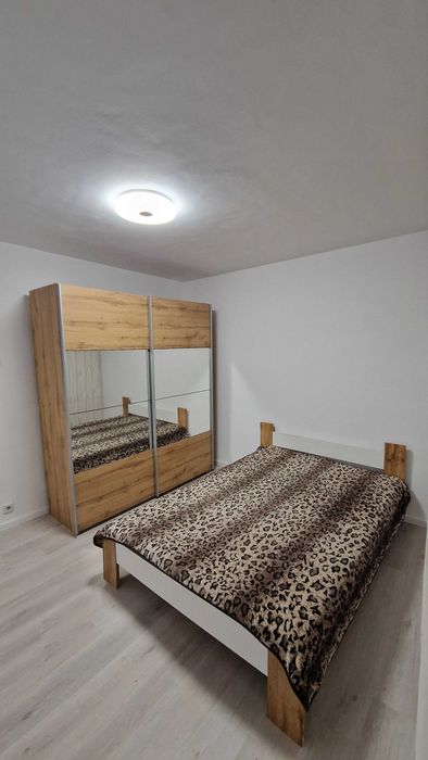 Dau închirie Apartament 4 camere mobilat parter ínalt zona Decebal Oradea