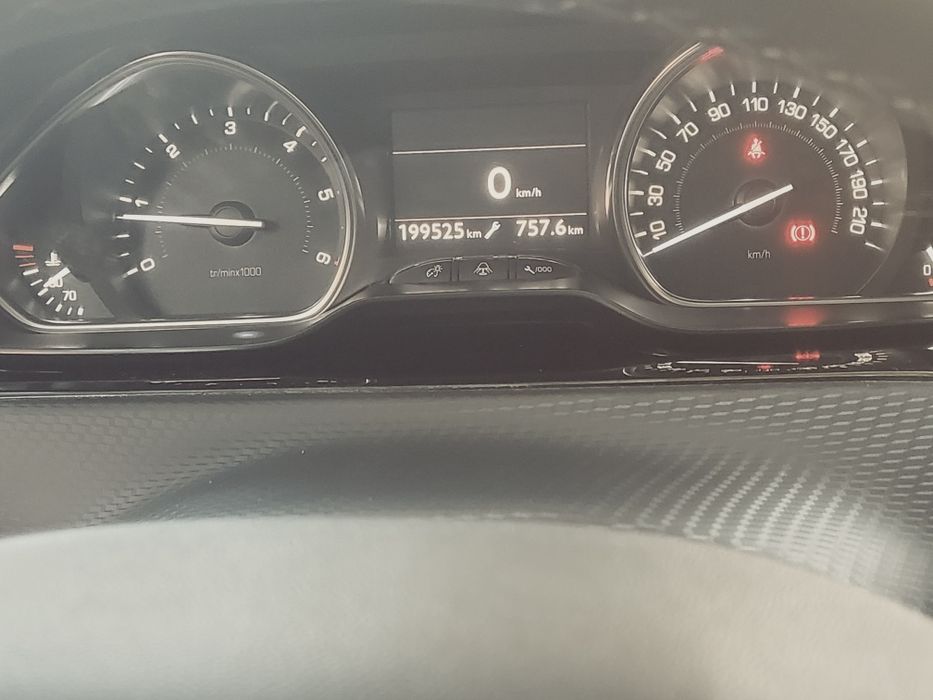 Автомобил Пежо 2008