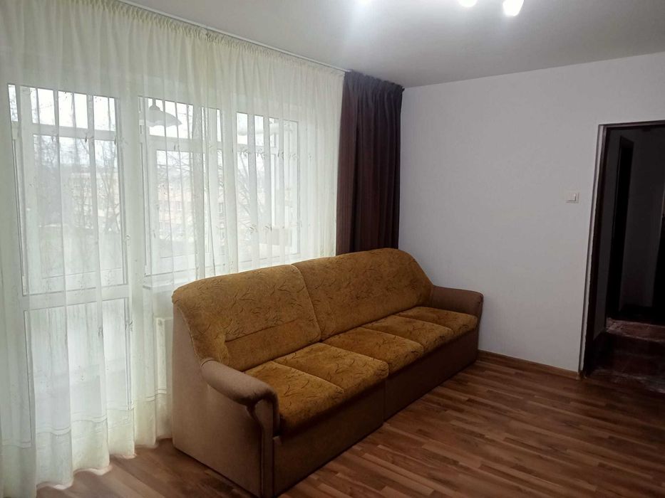 Apartament 3 camere decomandat 70 mp