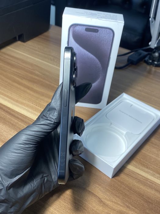 iPhone 15 Pro• 128 GB • Black Titanium