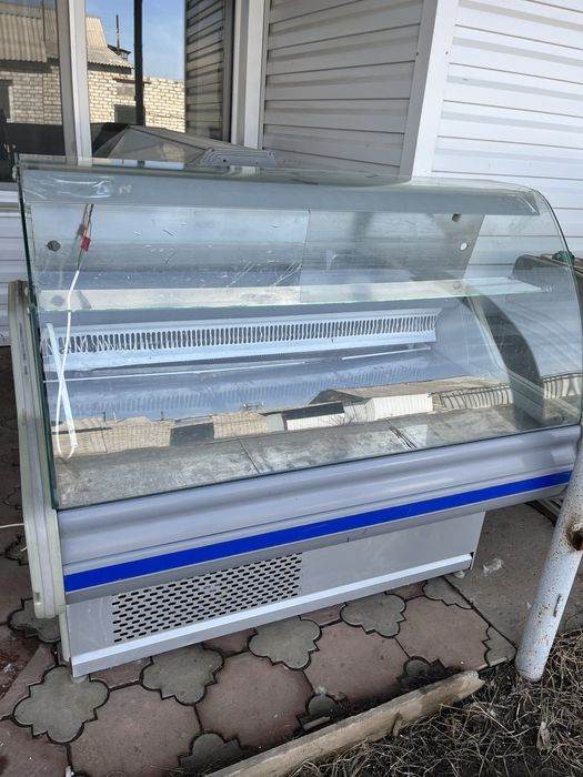 Продам витринные холодильники бу