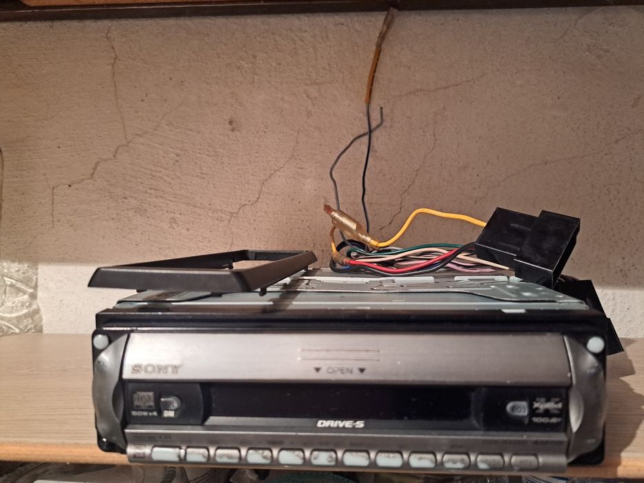 Vand Sony Xplod CDX-R3300