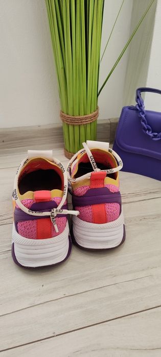 Guess кецове, многоцветни,кожа с текстил изчерпан модел по сайтовете