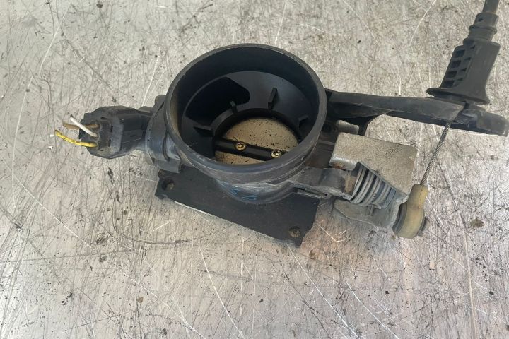 Clapeta acceleratie XS4U-9E927 Ford Focus prima generatie