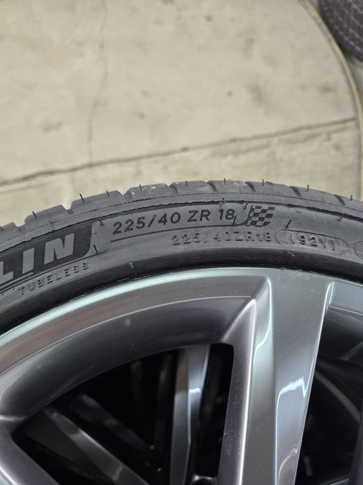 4 Броя 225/40/18 Michelin 7,5mm 24dot