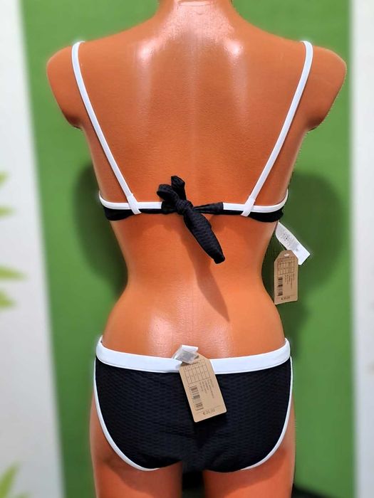 Costum de baie Calzedonia,chilot mărimea S,sutienul marimi 80A,75B,70C