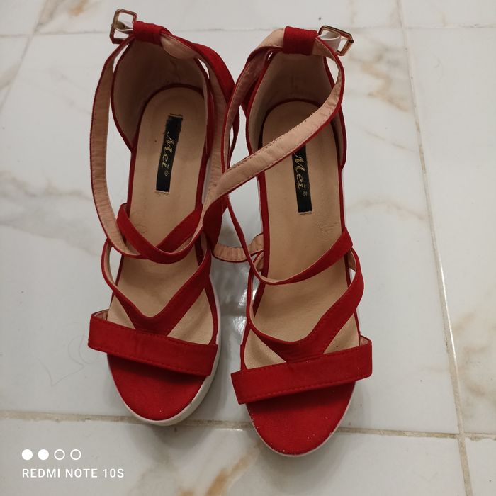 Дамски обувки и сандали