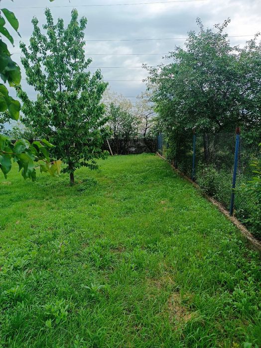 casa de vinzare in com Floresti,sat.Catina,jud Prahova,4camere,gaze,apa,canalizare ,1450mp pe str principala nu are baie,15 km  MORENI,15km CAMPINA,