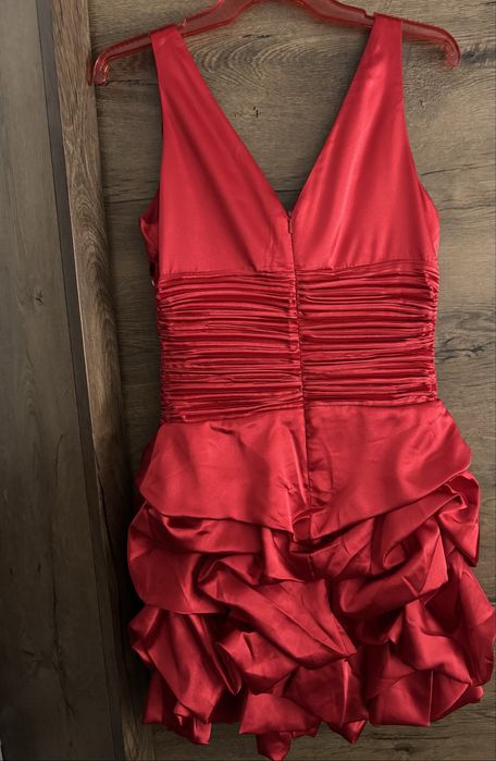 Vand rochie rosie