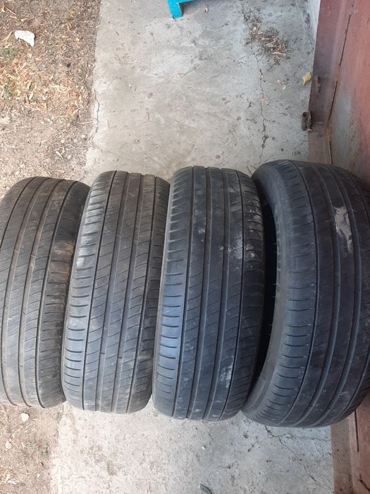 Продам шины 215/55/17 мишелин