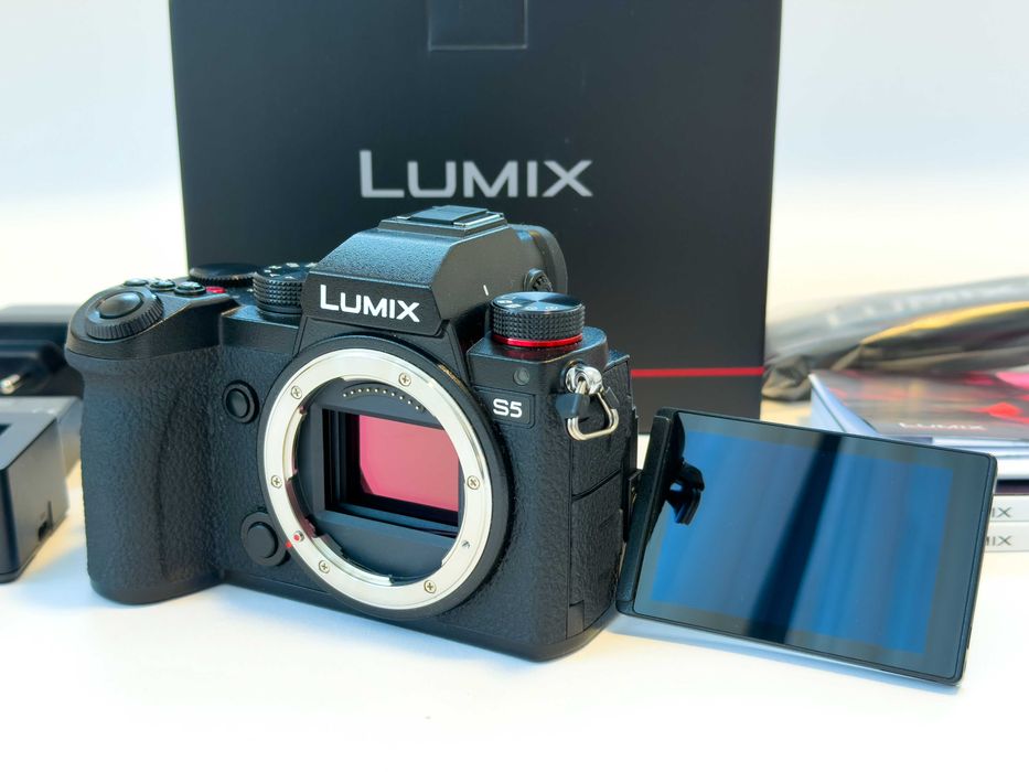 Panasonic Lumix S5 - неразличим от нов !