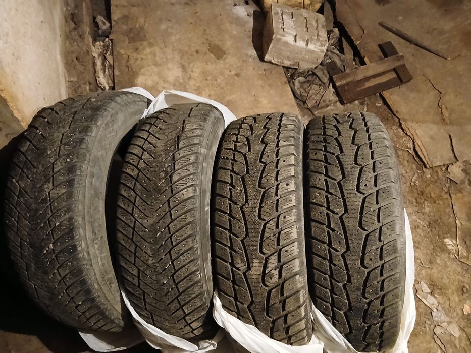 Покрышки зимние комплект