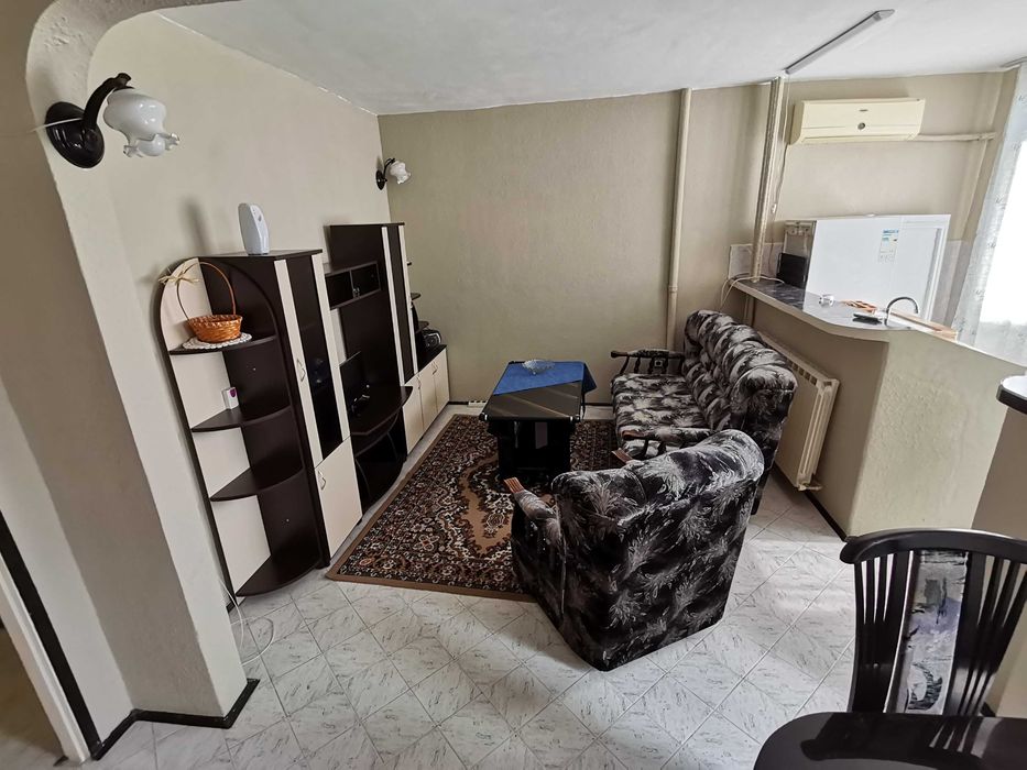 Дава се под наем Тристаен апартамент в Бургас, Славейков - 67 кв.м за 200 € - Снимка #4