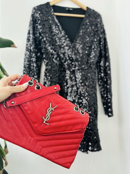 Черна рокля с паети