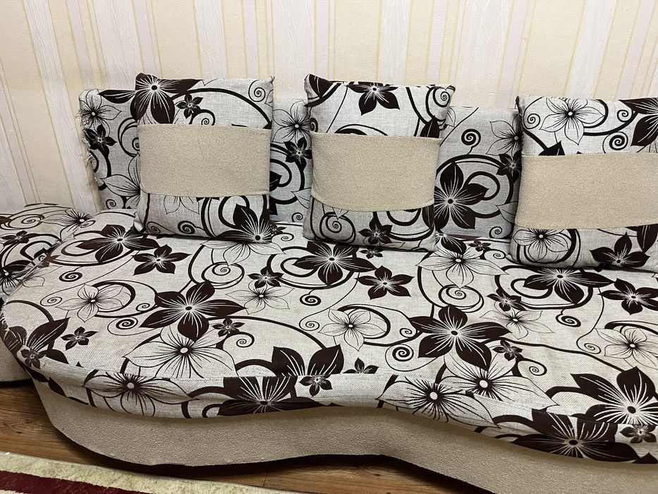 Диван раскладной и пуфик