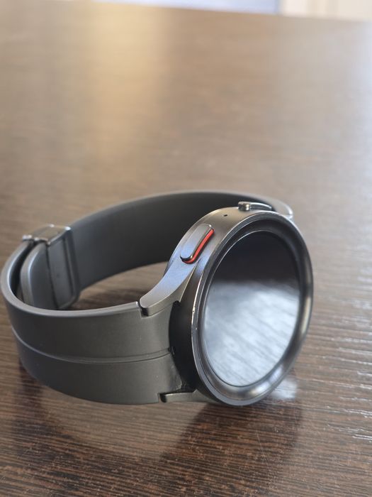 Продам часы Samsung galaxy watch 5 pro