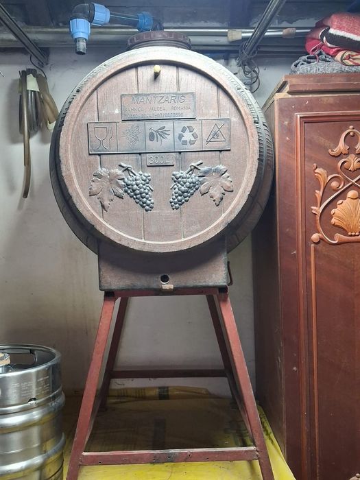 Butoi de vin 300L  din plastic alimentar