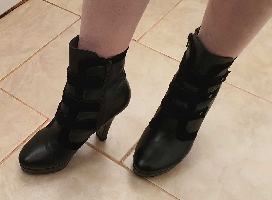 Botine din piele naturală