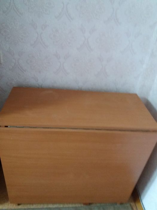 Стол для гостинной