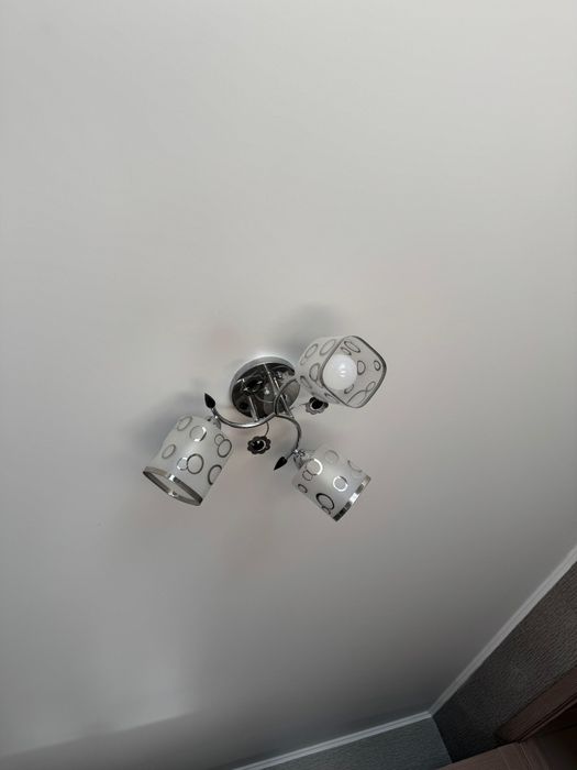 Продам люстру недорого