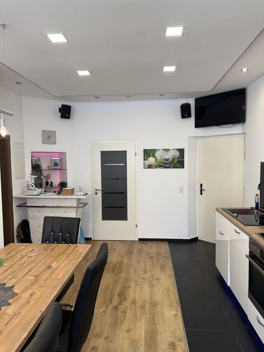 Meserias in interioare si exterioare