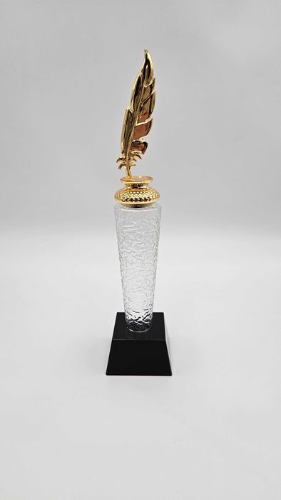 Статуэтка "Золотое перо"