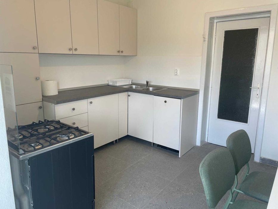 Apartament 4 camere de închiriat
