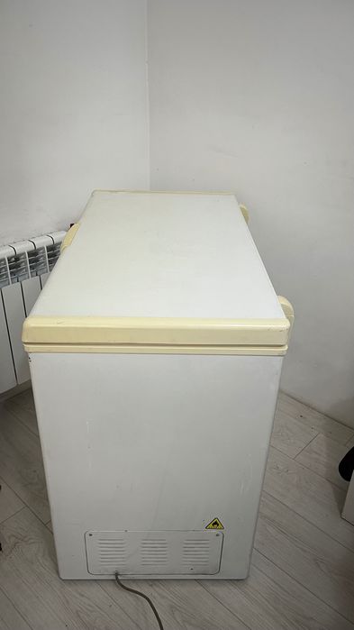 Морозильник не рабочий , на запчасти