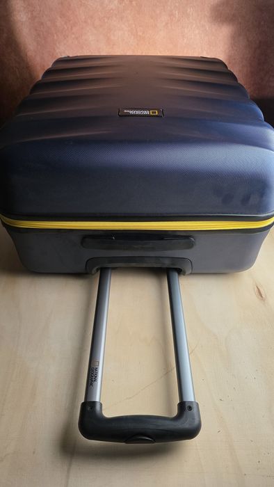 Valiză/Troller National Geographic hard-shell cu TSA lock, model premium