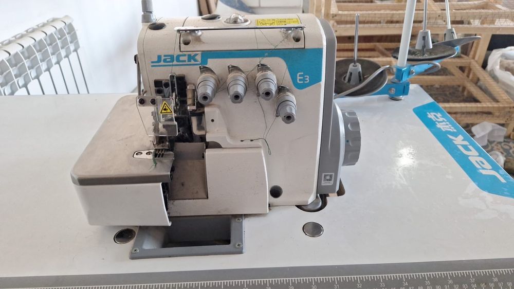 Швейные машинка оверлок