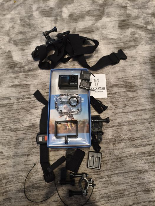 Экшен камера почти новый