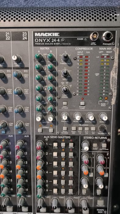 Микшерный пульт 24 канала