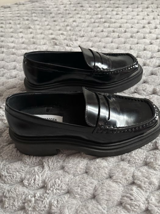 Черни лачени лоуфъри Steve Madden