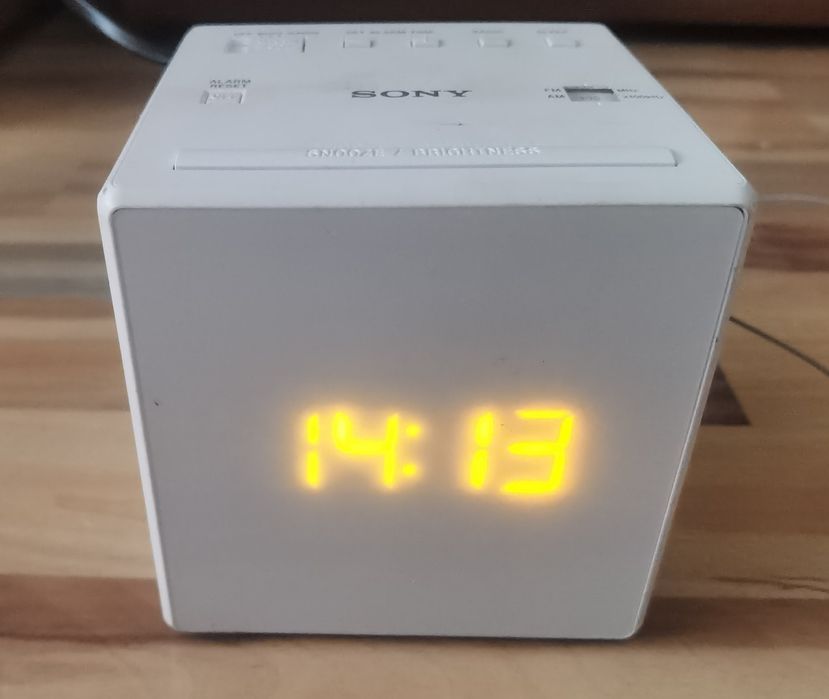 Boxa radio cu ceas Sony ICF C1