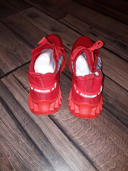 Pantofi sport noi,marimi 40 si 41