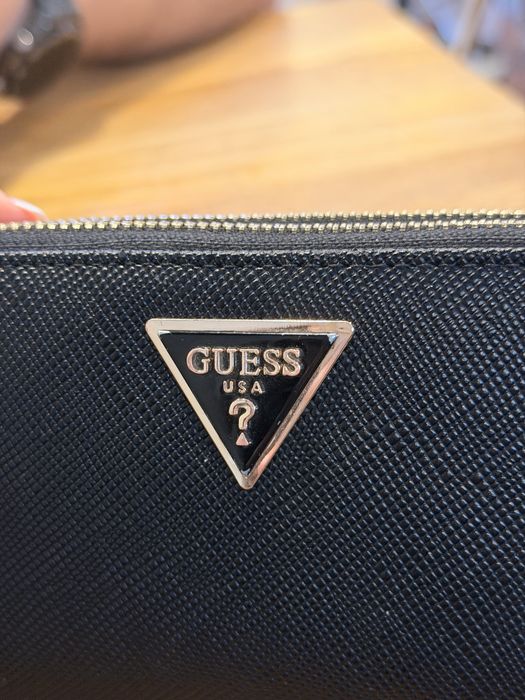 Черно Портмоне Guess