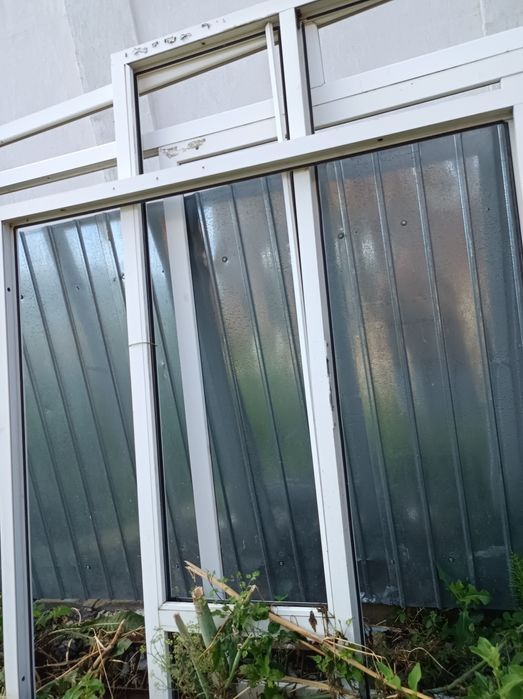 Schelet din tâmplărie PVC .