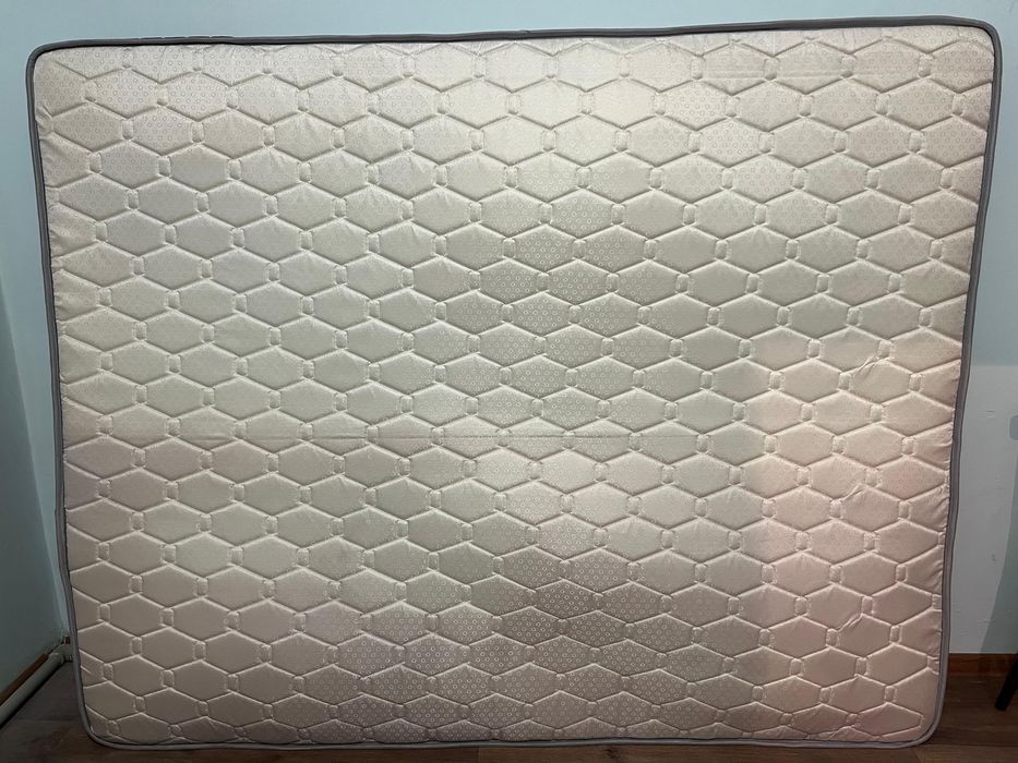 Продам матрас почти новый