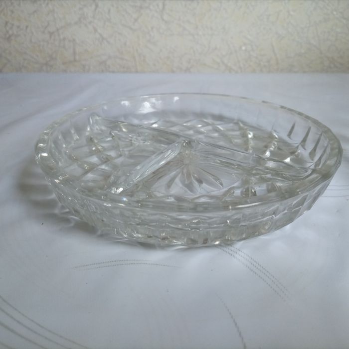 Продам конфетницу и салатницы