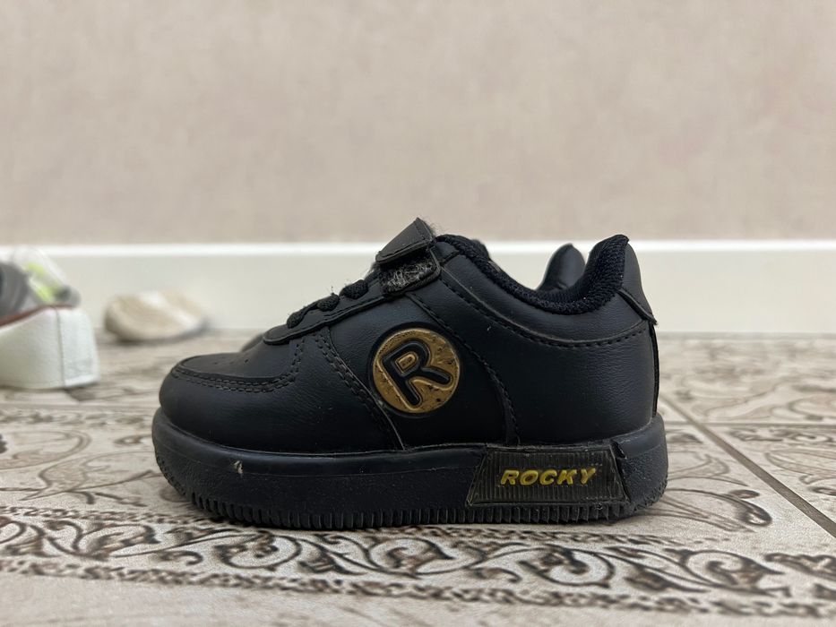 Кроссовки на весну осень